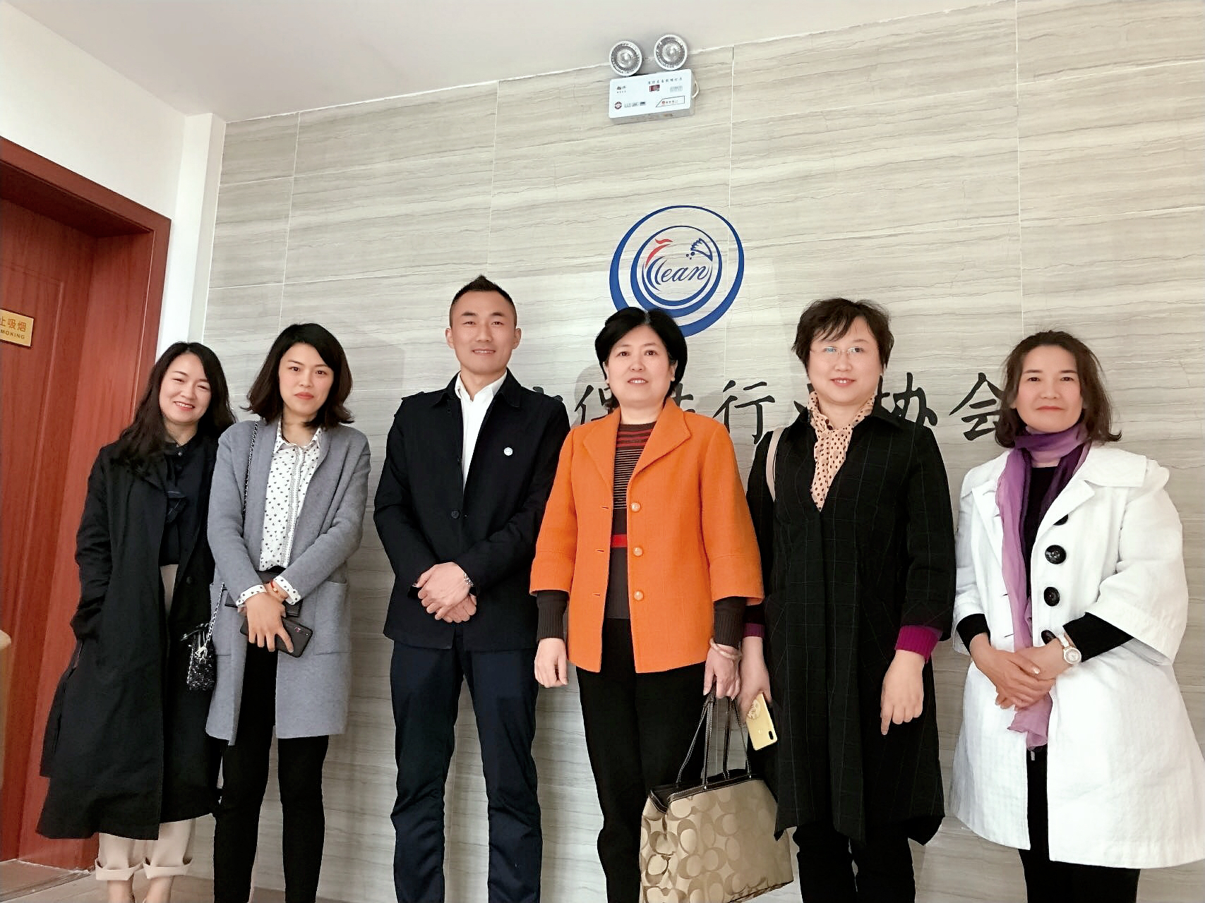 市妇联领导与我会领导合影